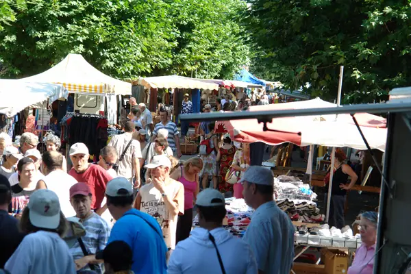 Marché du Centre à Ancy-le-Franc (89)