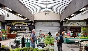 Marché de l'Arquebuse à Auxerre (89)
