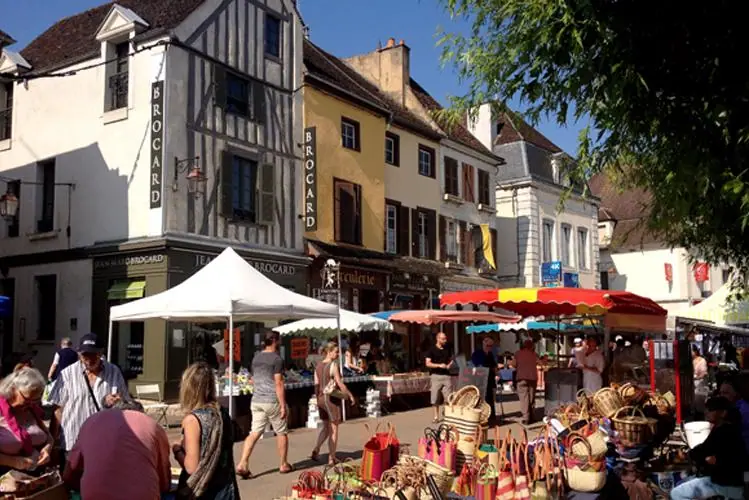 Marché du Centre à Chablis (89)