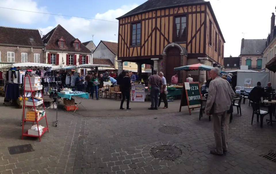 Marché du Centre à Charny (89)
