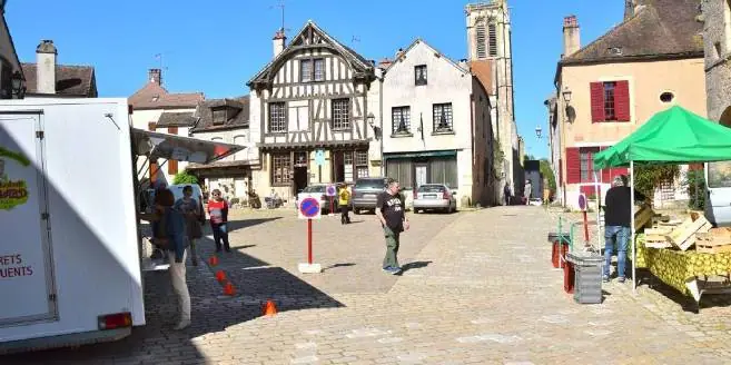 Marché du Centre à Noyers sur Serein (89)