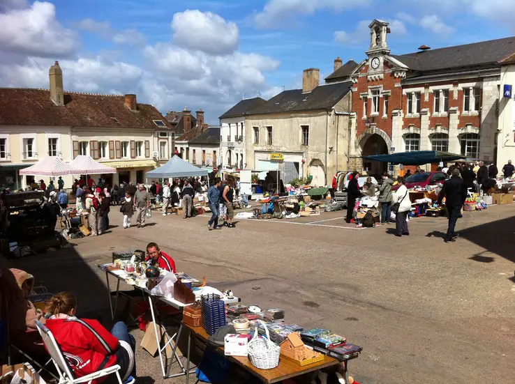Marché du Centre à Saint-Sauveur-en-Puisaye (89)