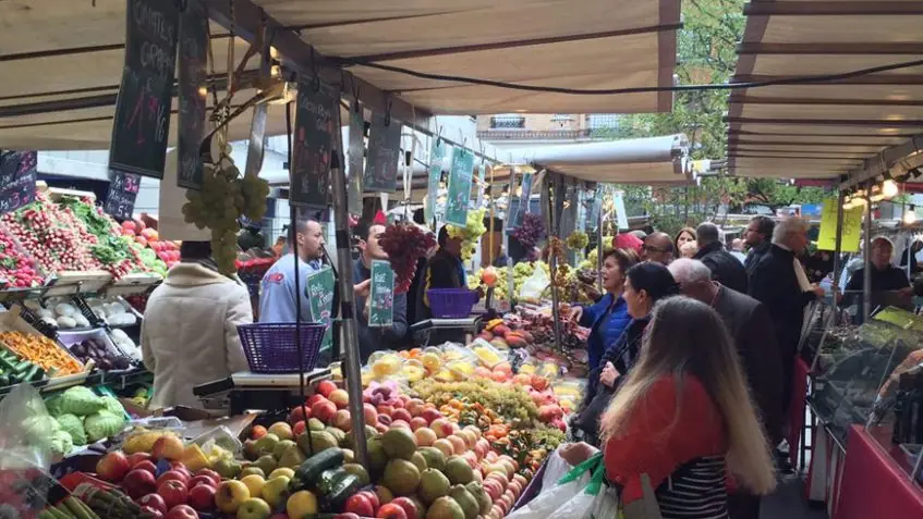 Le Marché des Sablons à Neuilly-sur-Seine (92)
