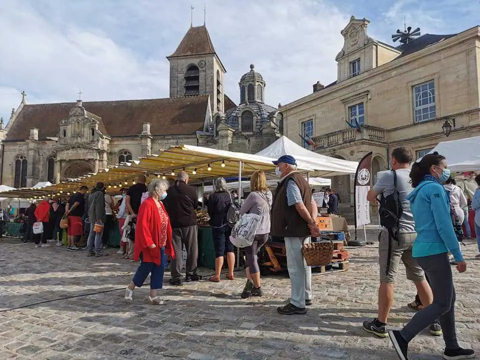 Marché du centre à Marines (95)
