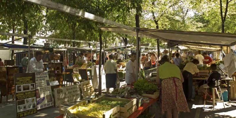 Marché Biologique des Batignolles à Paris 8e
