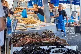 Marché Halle aux Poissons à Grandcamp-Maisy (14)