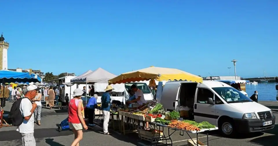 Marché du Centre à Roscoff (29)