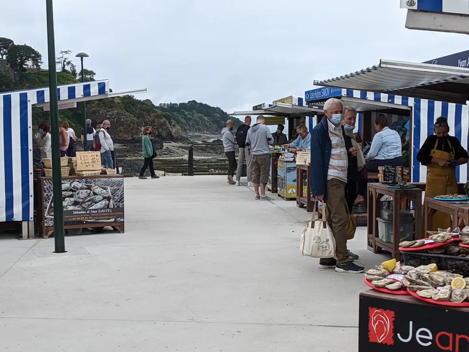 Marché aux Huitres à Cancale (35)