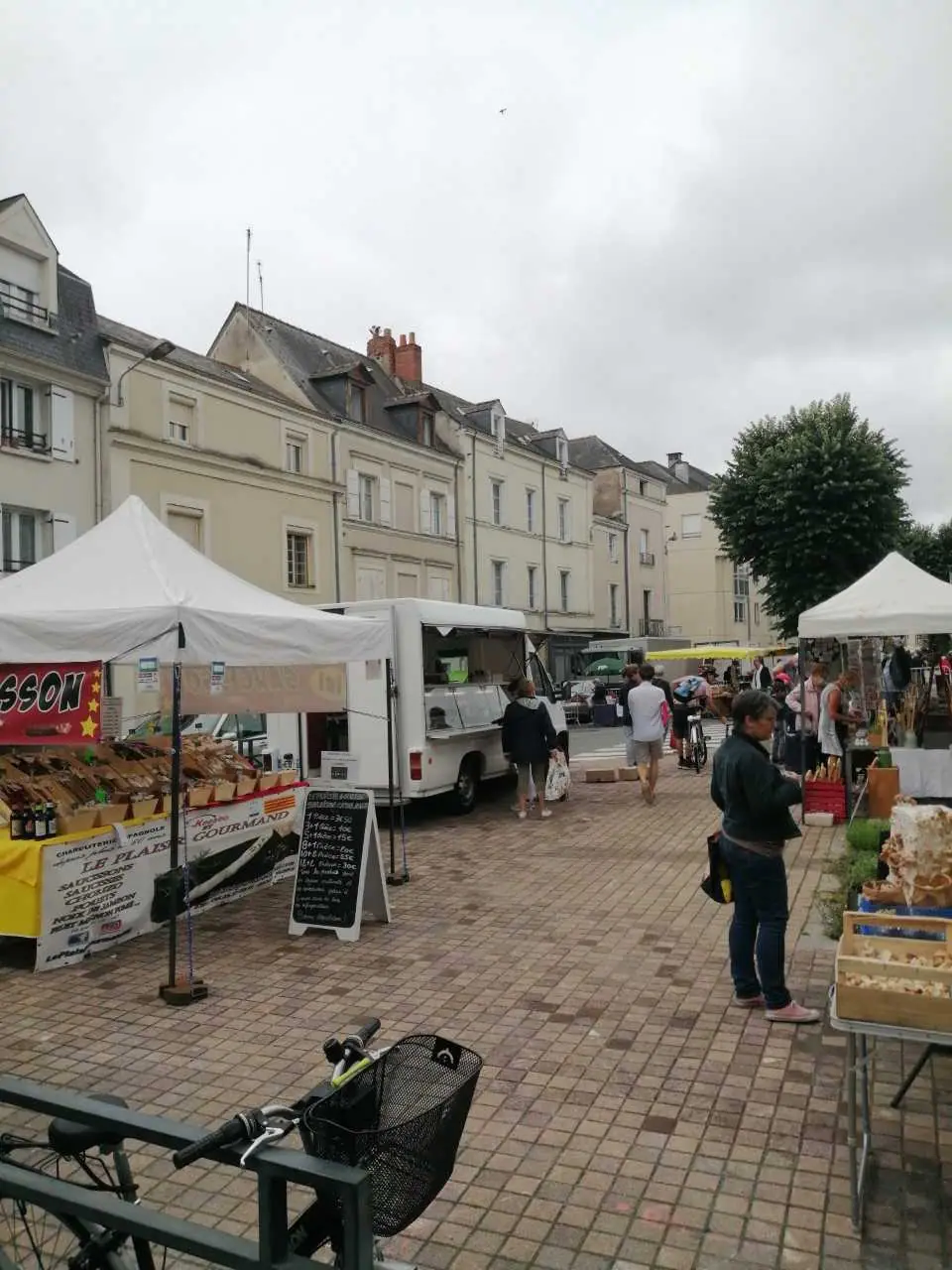 Marché Place Grégoire Bordillon à Angers (49)