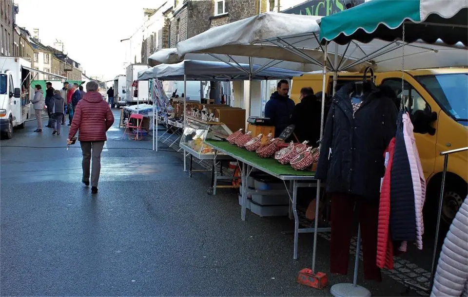 Marché du Centre à Gorron (53)