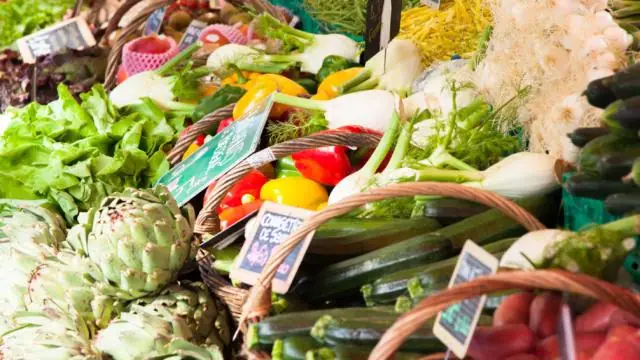 Marché du Centre à Sainte-Marie-de-Ré (17)