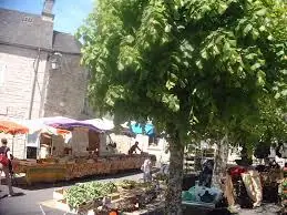 Marché du Centre à Bugeat (19)