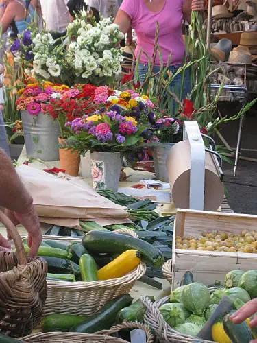 Marché du Centre à Meyssac (19)