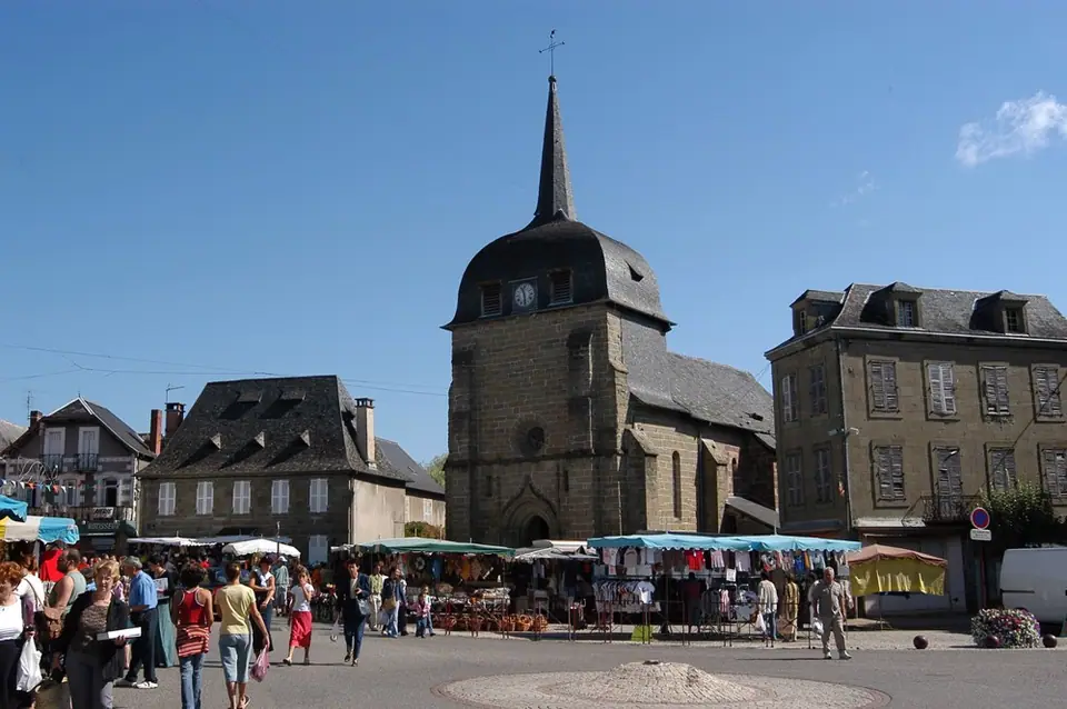 Marché du Centre à Objat (19)