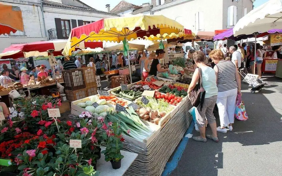 Marché du Centre à Domme (24)
