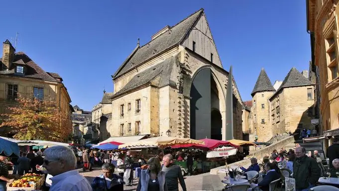 Marché du Centre à Sarlat-la-Canéda (24)