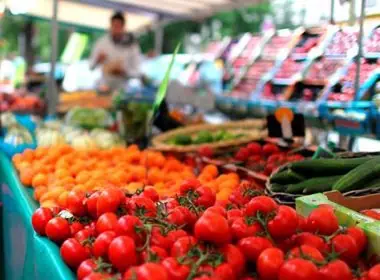 Marché Place de La Claire à Gujan-Mestras (33)