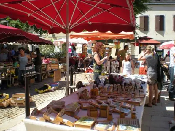 Marché d'Eté à Navarrenx (64)