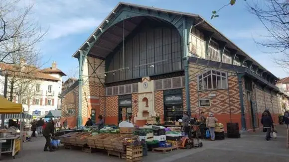Marché des Halles à Saint-Jean-de-Luz (64)