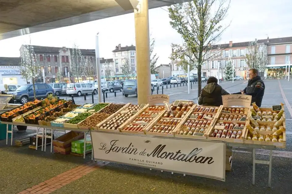 Marché Place Lalaque à Montauban (82)