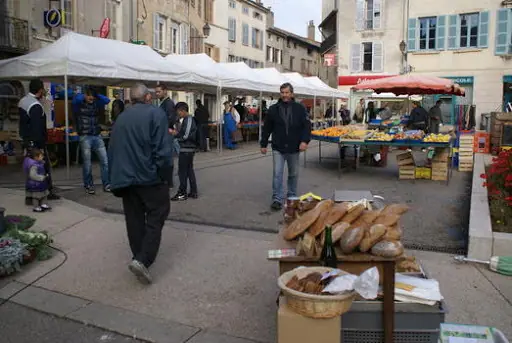 Marché du Centre à Saint-Amour (39)