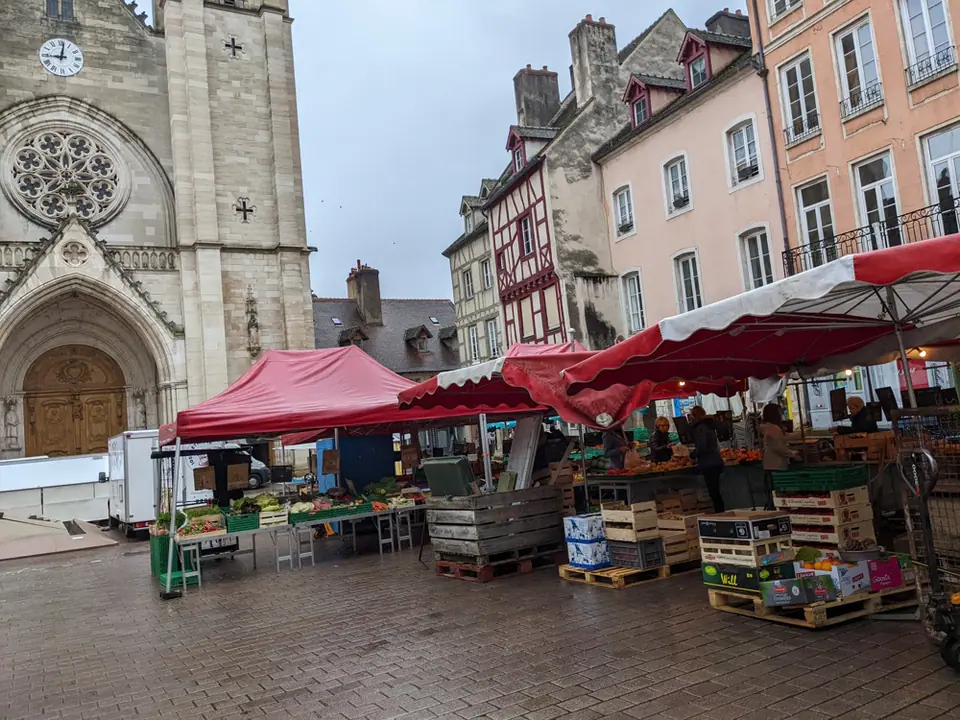 Marché Place de Beaune à Chalon-sur-Saône (71)