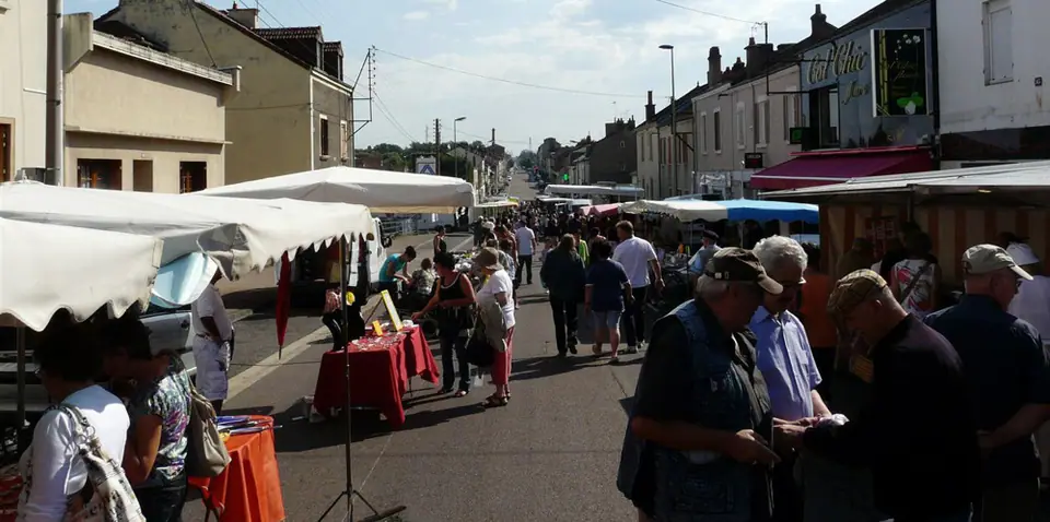 Marché Place Schneider au Creusot (71)