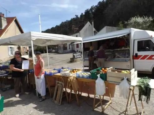 Marché du Centre à Mailly-la-Ville (89)