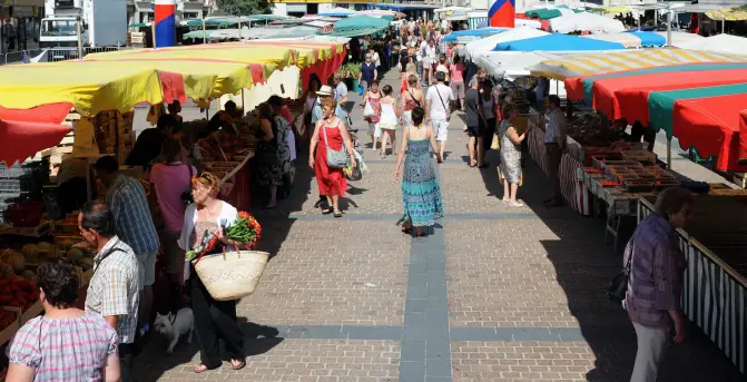 Marché Place Monestier à Châteauroux (36)