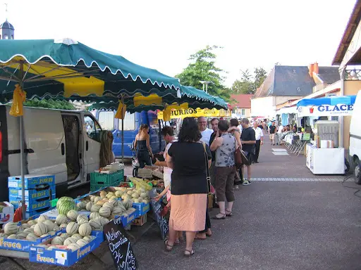 Marché du Centre à Lapalisse (03)