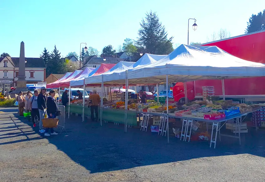 Marché du Centre au Mayet-de-Montagne (03)