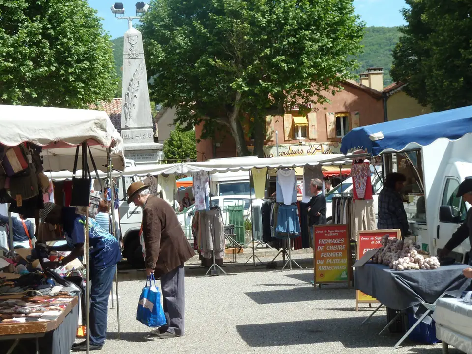 Marché du Centre à Thueyts (07)
