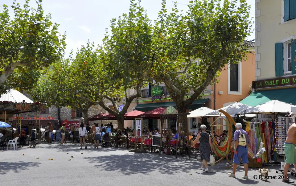 Marché du Centre à Vallon-Pont-d'Arc (07)