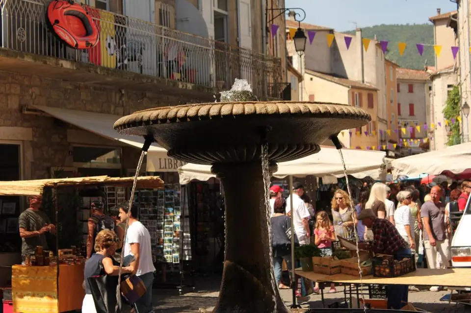 Marché du Centre aux Vans (07)