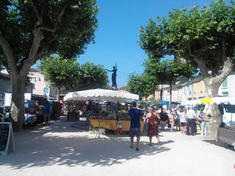 Marché du Centre à Anneyron (26)