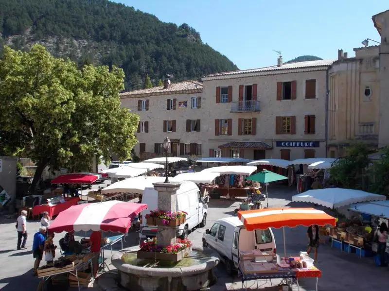 Marché du Centre à Luc-en-Diois (26)