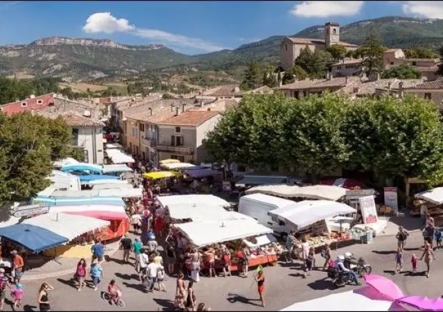 Marché du Centre à La Motte-Chalancon (26)