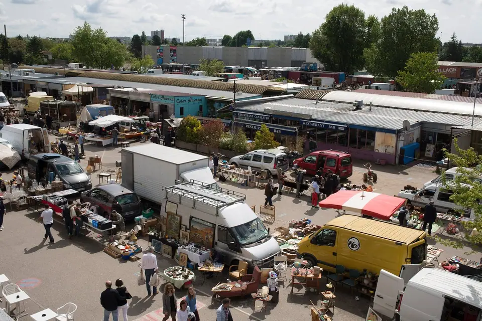 Marché aux puces du Canal à Lyon (69)