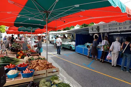 Marché Traditionnel à La Roche-sur-Foron (74)