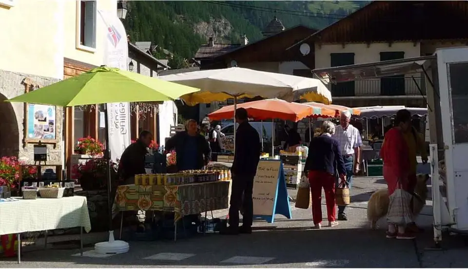 Marché du Centre à Abries (05)