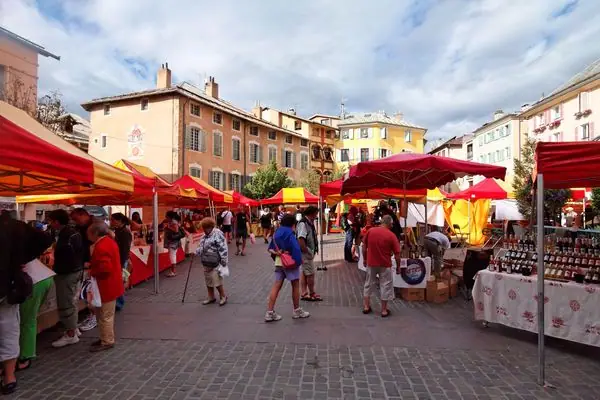Marché Estival à Embrun (05)