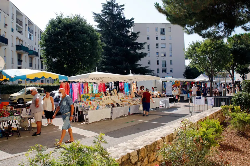 Marché du Centre à Carros (06)
