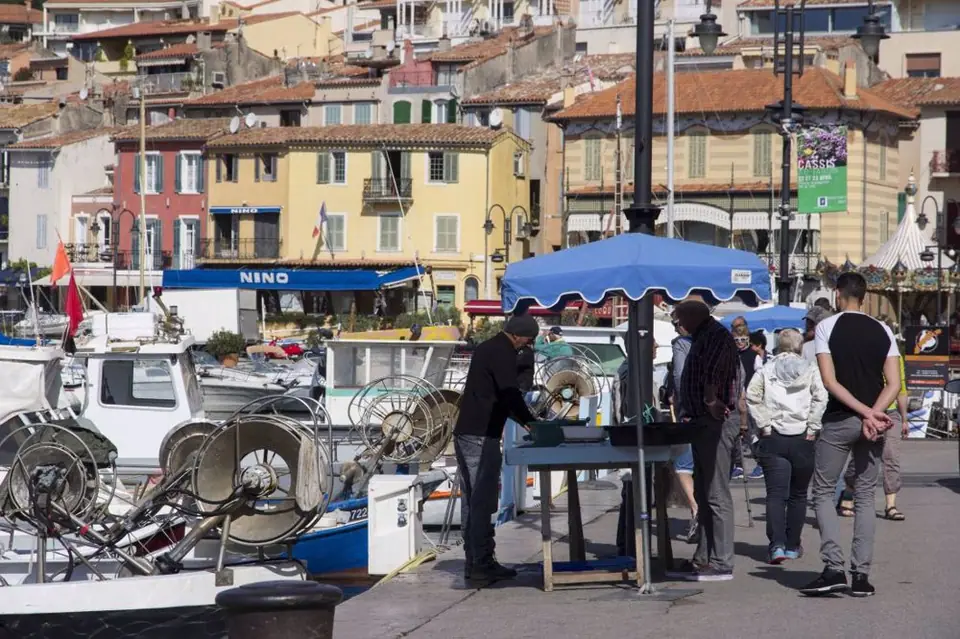 Marché des Pêcheurs à Cassis (13)