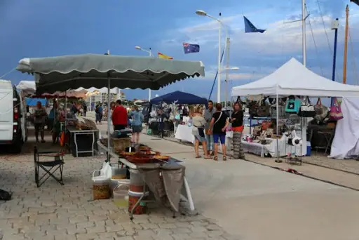 Marché du Centre à Port-Saint-Louis-du-Rhône (13)
