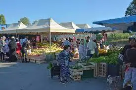 Marché des Arènes à Fréjus (83)
