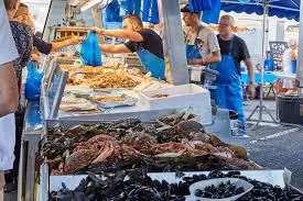 Marché aux Poissons au Lavandou (83)