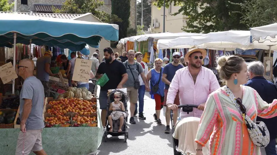 Marché du Centre à Vinon-sur-Verdon (83)