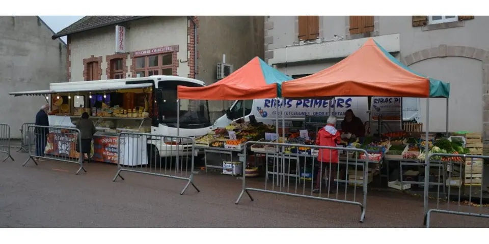 Marché du Centre à Mesvres (71)