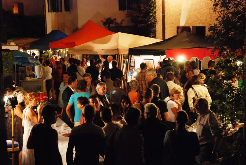 Marché nocturne à Rosières (07)