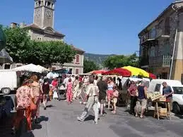 Marché du Centre à Alba-la-Romaine (07)